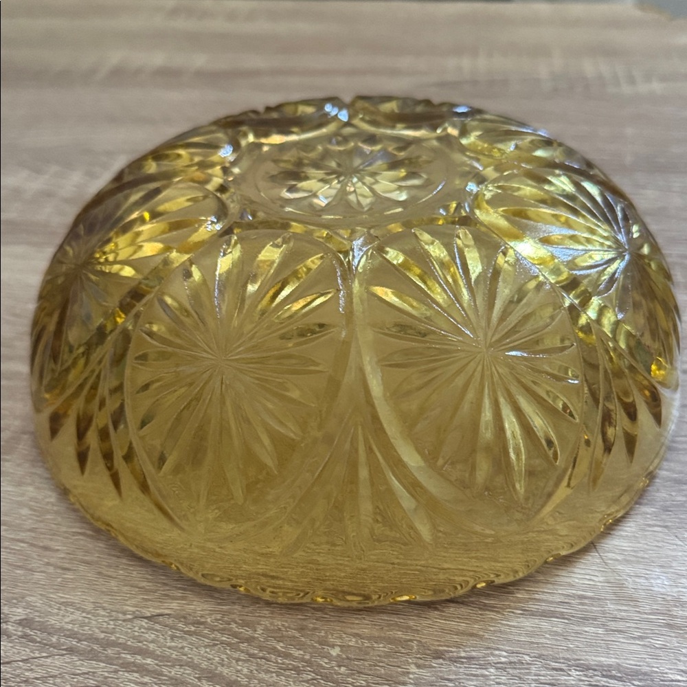 Vintage 1960s Anchor Hocking Honey Amber Glass Medallion Serving Bowl - Picture 2 of 3